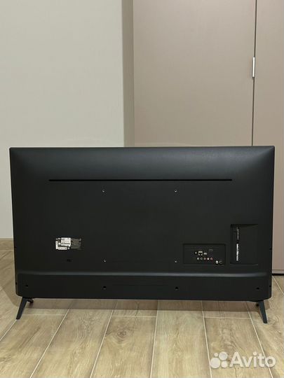 Телевизор LG 49UM7300