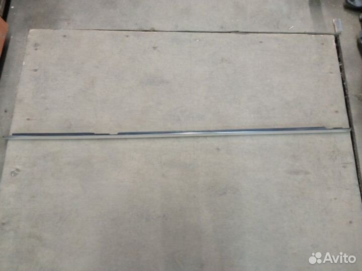 Молдинг стекла двери задний правый Volkswagen