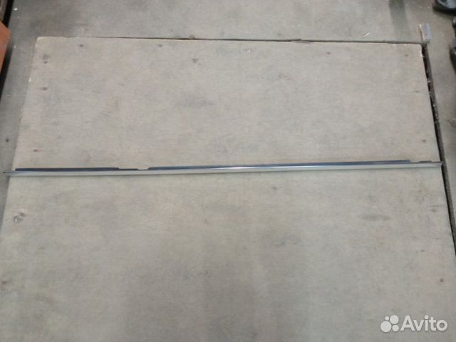 Молдинг стекла двери задний правый Volkswagen