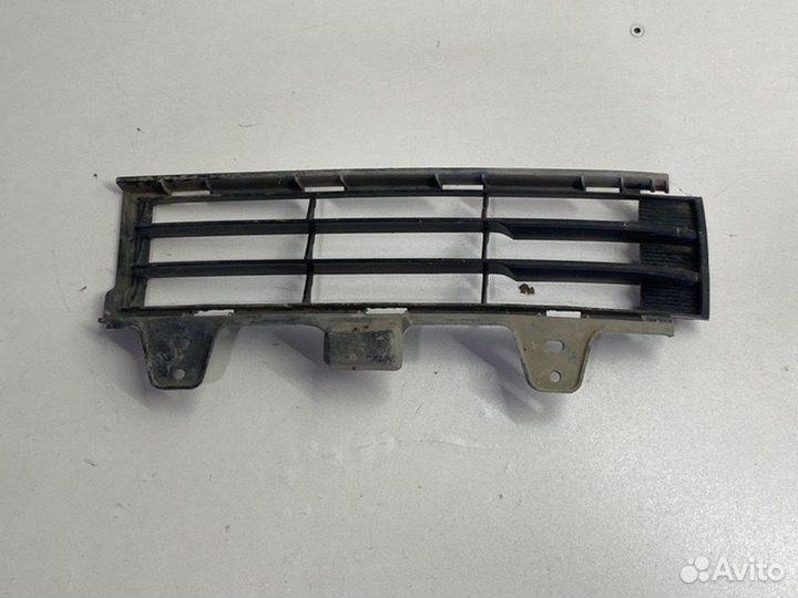 Решетка в бампер передняя правая Toyota Land