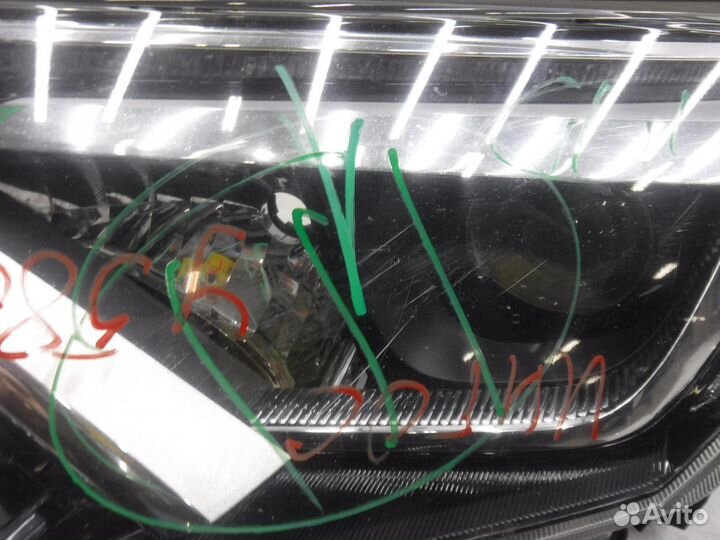 Фара левая Toyota RAV4
