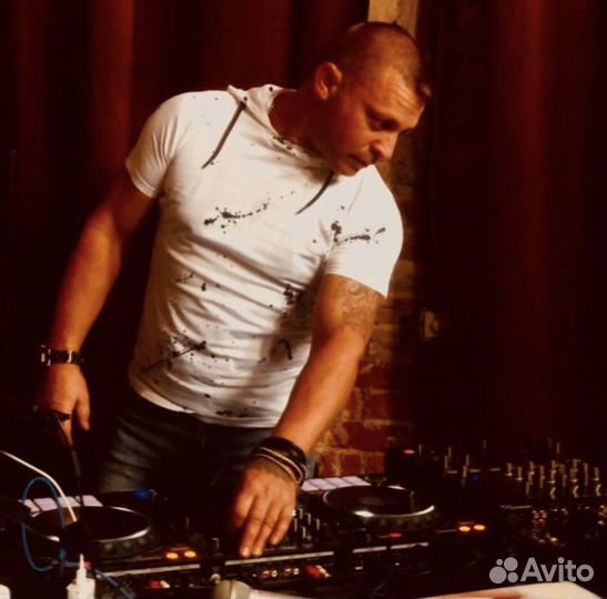 Диджей (DJ) 2000 watts звук, свет, дым