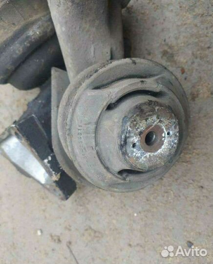 Подушка двигателя Мерседес W124