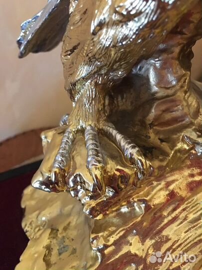 Орел ястреб статуэтка