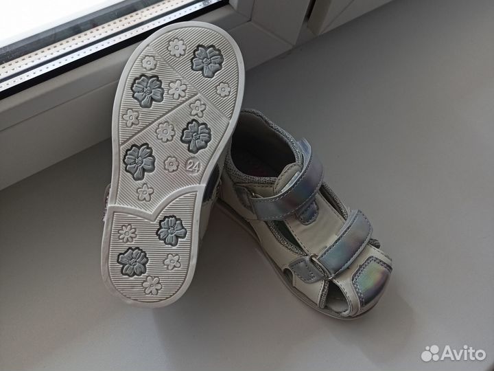 Новые сандали для девочки 24 р