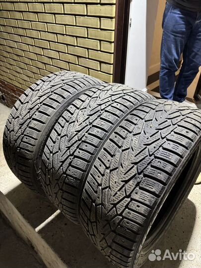 Nokian Tyres Hakkapeliitta 7 215/55 R34 и 215/55 R34 98T