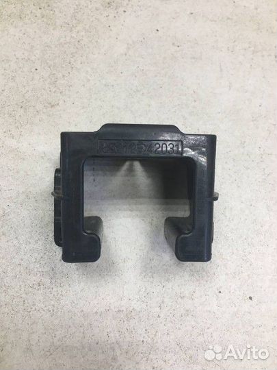 Кронштейн форсунки омывателя фары правый