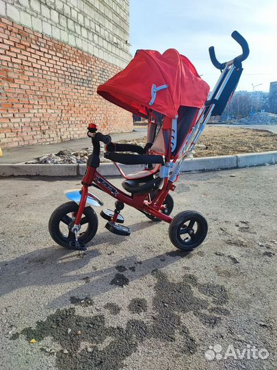 Трехколесный велосипед с ручкой