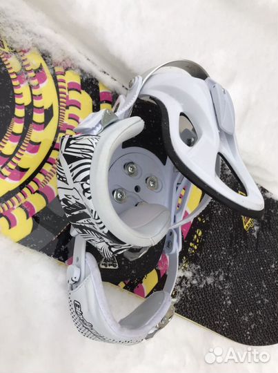 Сноуборд с креплениями