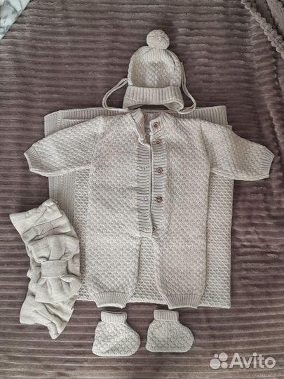 Комплект на выписку вязанный