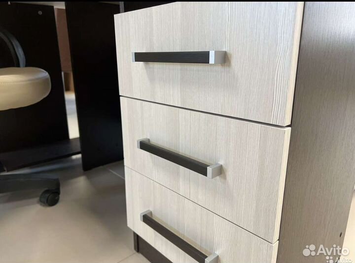 Угловой письменный стол