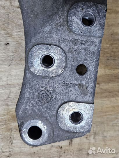 Кронштейн кпп VAG 1K0199117