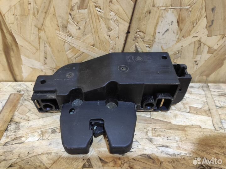 Замок крышки багажника Citroen C3