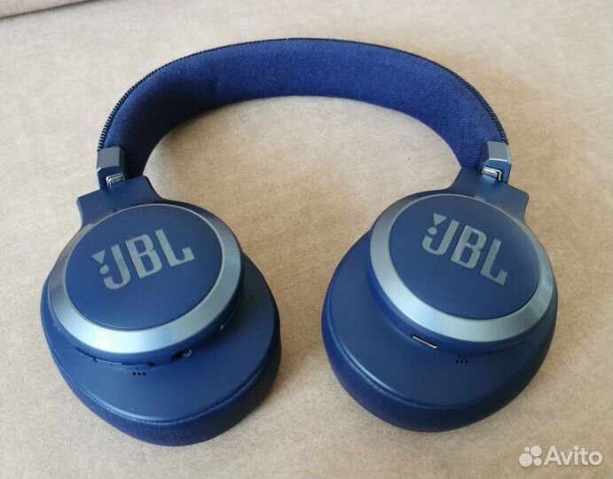 Беспроводные наушники JBL Live 770NC