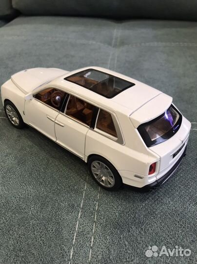 Модель Rolls Royce. Бесплатная доставка