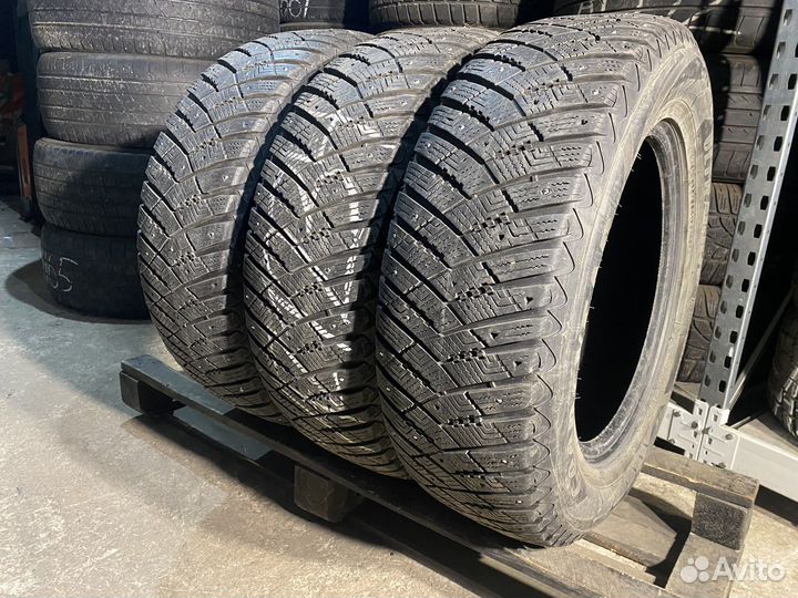 Goodyear UltraGrip Ice Arctic SUV 235/65 R17 108T