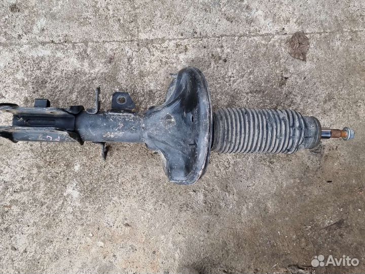 Стойка передняя левая Kia Cerato 1