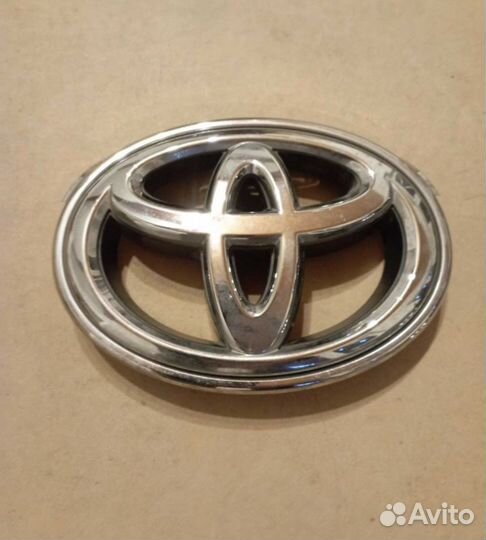 Эмблема toyota camry v55