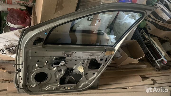 Дверь передняя правая renault logan 1 2012