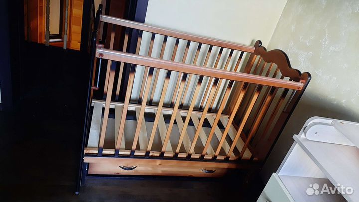 Детская кроватка с матрасом