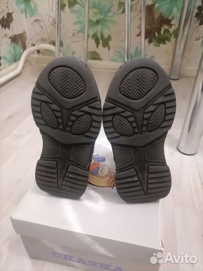 Ботинки кроссовки для девочки