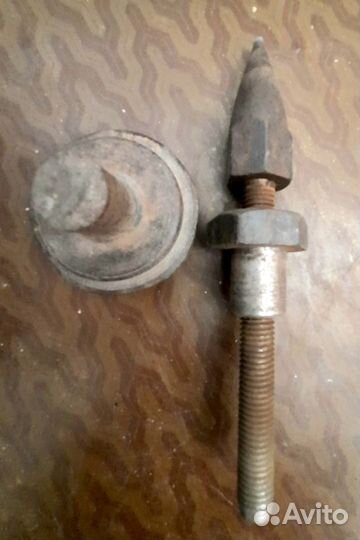 Вешалка для одежды и вещей