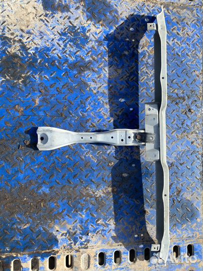 Верхняя рамка телевизор Hyundai Sonata