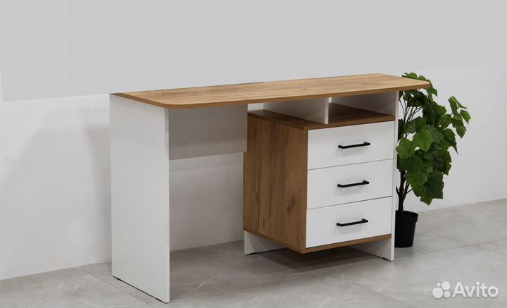 Письменный стол