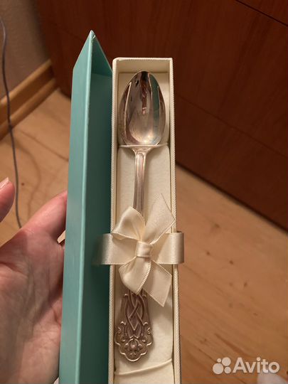 Новая подарочная серебряная ложка