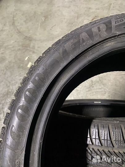 Goodyear UltraGrip 8 Performance 215/45 R17