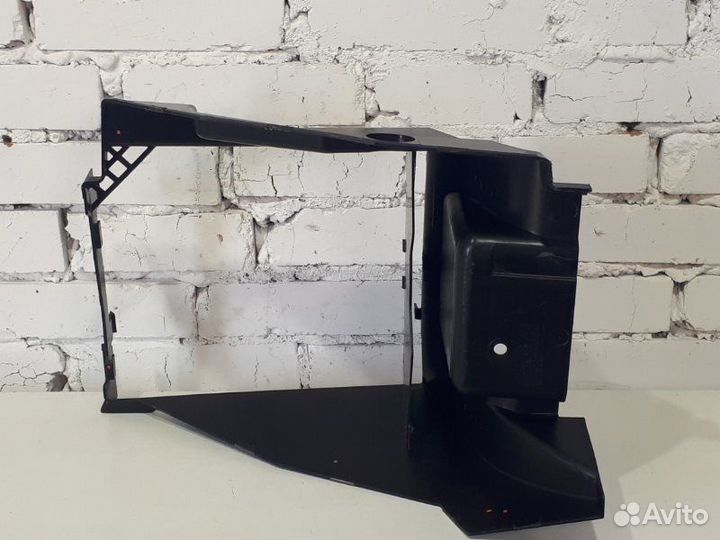 Дефлектор интеркулера передний левый Land Rover