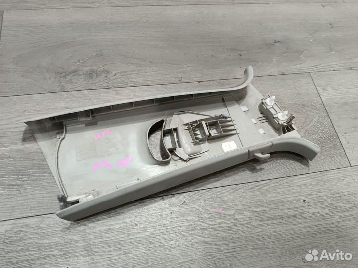 Обивка левая центральная для Skoda Octavia A5