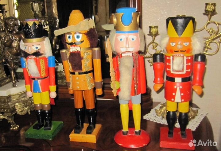 Кукла Щелкунчик. Дерево. Германия Высота 38 см