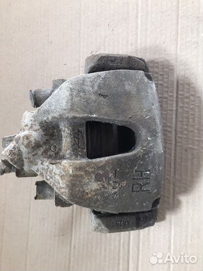 Суппорт передний правый Ford Focus 3