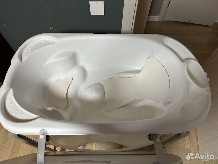 Ванночка для купания с пеленальным столиком