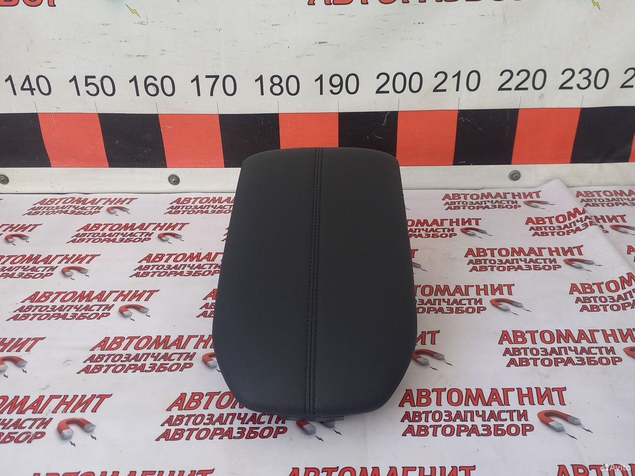 Крышка подлокотника Тойота Рав 4 50 новая