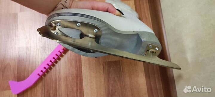 Коньки ледовые