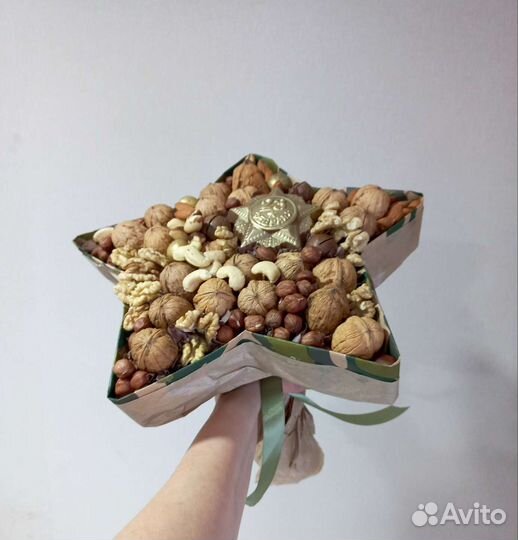 Букет мужской из колбасы в кружке