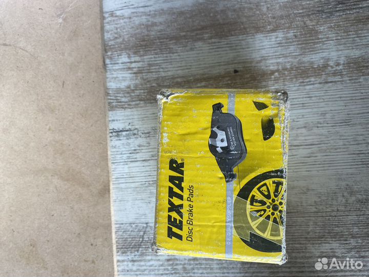 Тормозные колодкит тайота карола передние