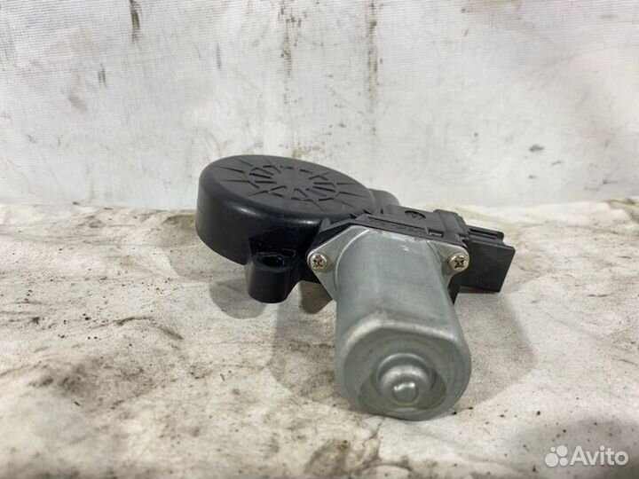 Моторчик стеклоподъемника передний правый Mazda