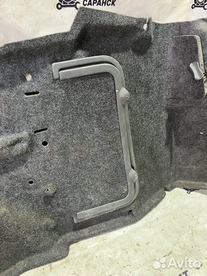 Обшивка багажника правая Nissan Primera P11