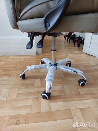 Офисное кресло