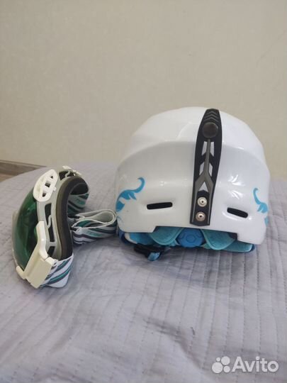 Шлем и очки горнолыжные