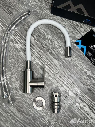 Смеситель для кухни с гибким изливом