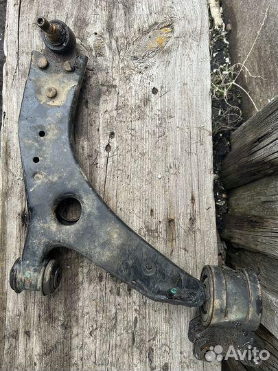 Рычаг передний правый на ford focus 2