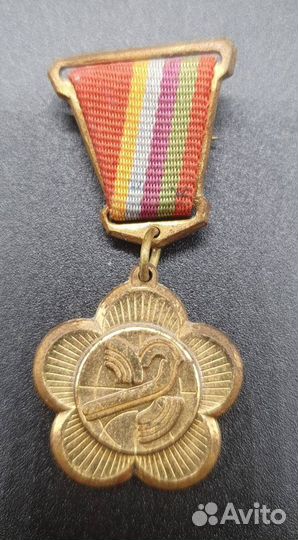 Знаки разные