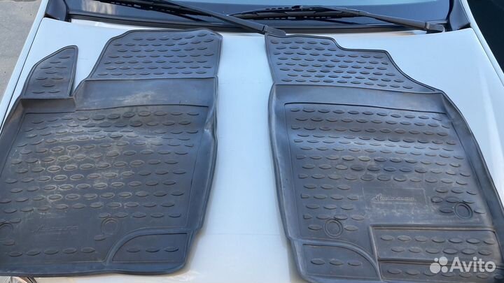 Автомобильные коврики резиновые