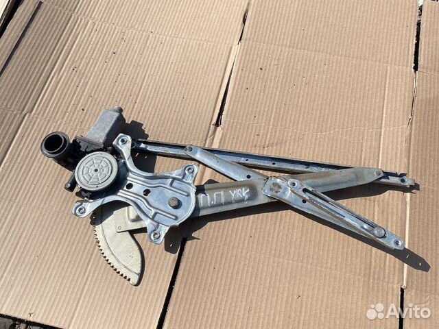 Стеклоподъемник передний правый daihatsu yrv