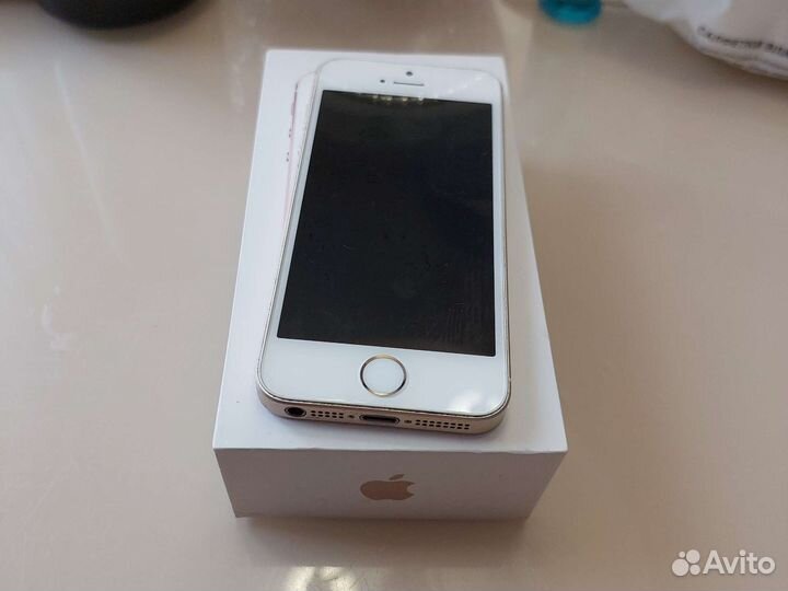 iPhone SE, 32 ГБ