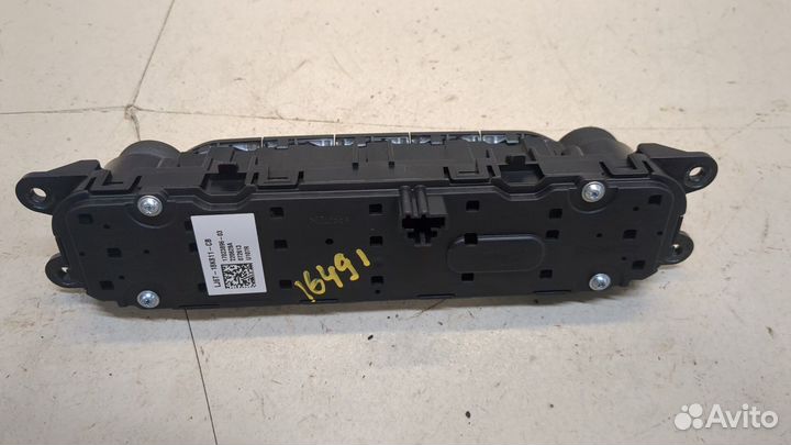 Панель управления магнитолой Ford Escape 2020, 202